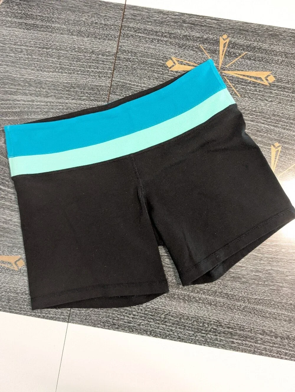Lululemon Old School 5